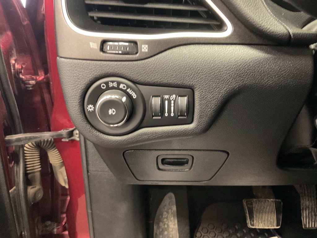 Used 2020 Jeep Cherokee Trailhawk w/ Cold Weather Group AWD/4WD image 21
