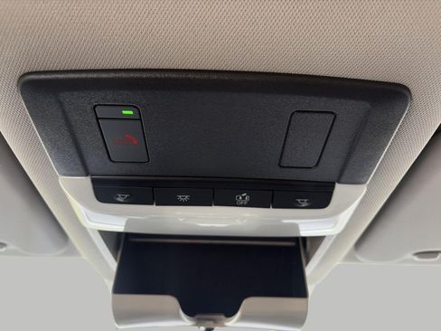 Used 2025 Nissan Rogue SL AWD/4WD image 80