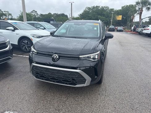 Used 2025 Volkswagen Taos SE w/ Panoramic Sunroof Package image 4