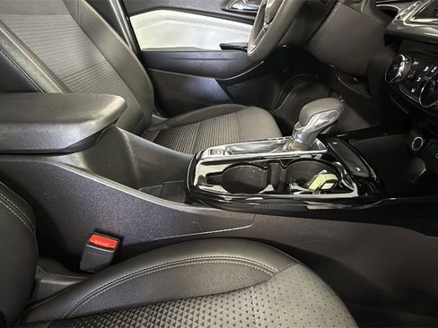 Used 2025 Chevrolet Trax LT image 47