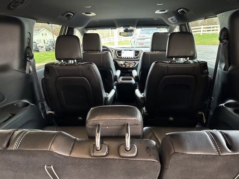 Used 2025 Chrysler Pacifica Select image 36