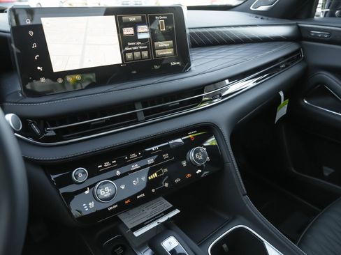 New 2026 INFINITI QX60 Autograph w/ Dark Cargo Package image 9