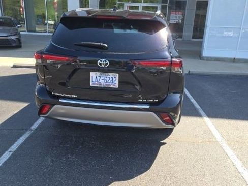 Used 2024 Toyota Highlander Platinum image 13