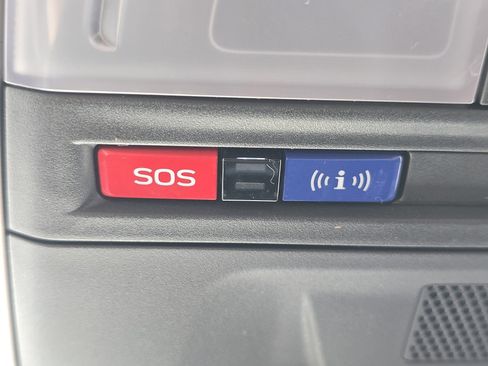 Certified 2024 Subaru Crosstrek 2.5i Limited w/ Crosstrek Mirror Package image 28