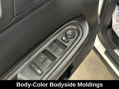 Used 2014 GMC Acadia SLT image 16