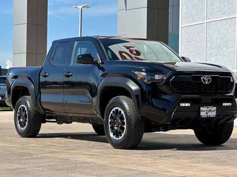 Certified 2025 Toyota Tacoma TRD Off-Road image 2