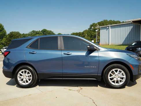 Used 2024 Chevrolet Equinox LS w/ LS Convenience Package FWD image 3