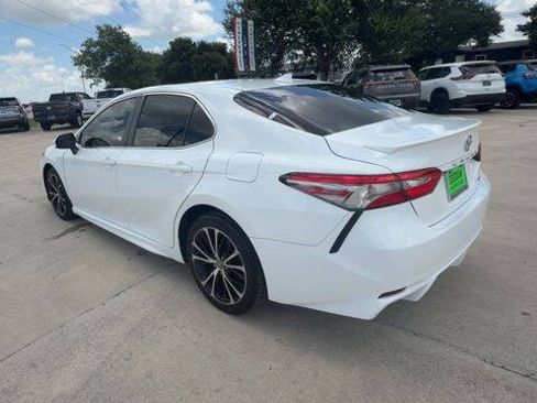 Used 2019 Toyota Camry SE FWD image 6