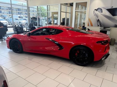 Used 2021 Chevrolet Corvette Stingray Preferred Cpe w/ Battery Protection Package RWD image 4