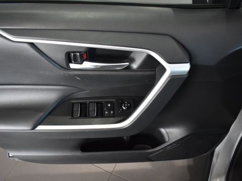 Used 2022 Toyota RAV4 XLE Premium image 29