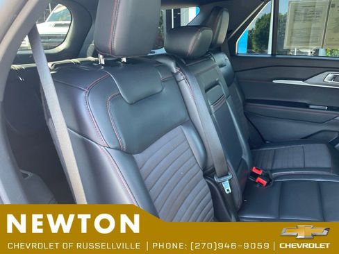 Used 2025 Ford Explorer ST-Line w/ ST-Line Street Pack AWD/4WD image 28