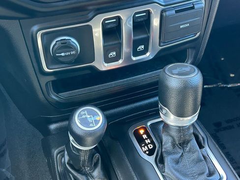 Used 2023 Jeep Wrangler Sport S image 27