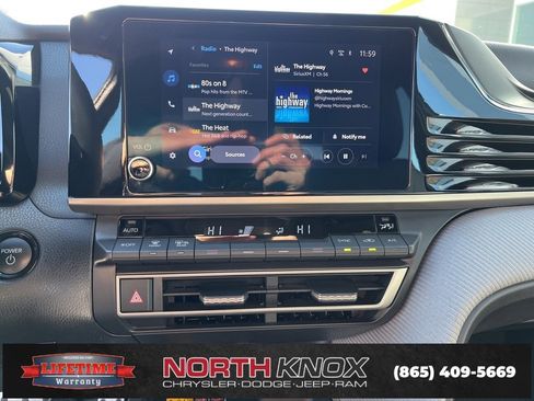 Used 2025 Toyota Camry LE image 9