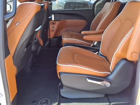 New 2026 Chrysler Pacifica Pinnacle image 14