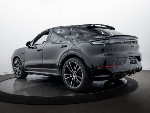 New 2026 Porsche Cayenne Turbo image 3