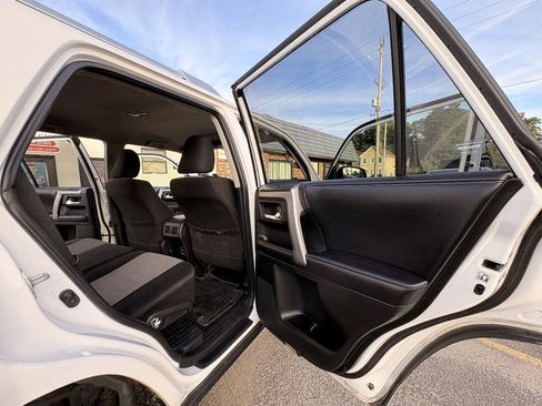 Used 2016 Toyota 4Runner SR5 AWD/4WD image 19