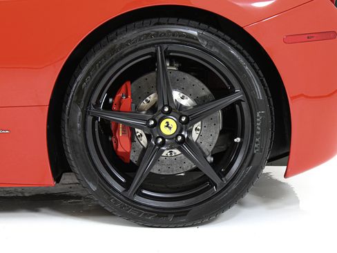 Used 2015 Ferrari 458 Italia Coupe RWD image 13