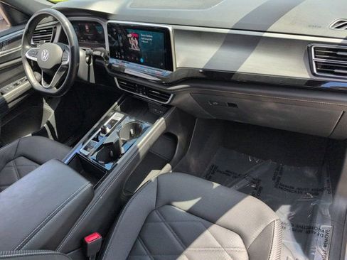 Used 2025 Volkswagen Atlas Cross Sport SE FWD image 31