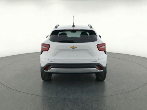 Used 2025 Chevrolet Trax LT w/ LT Convenience Package image 7