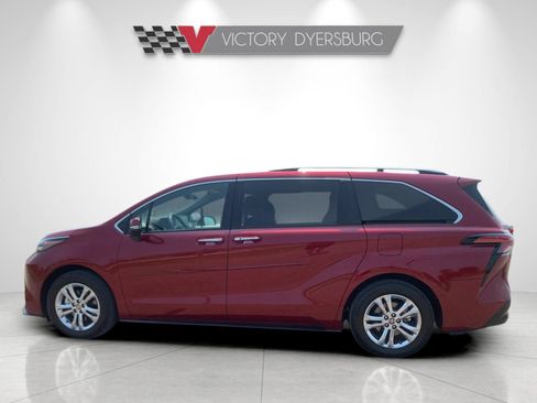 Used 2024 Toyota Sienna Platinum AWD/4WD image 7