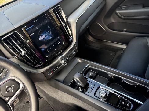 Used 2025 Volvo XC60 B5 Core image 14