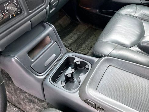 Used 2002 Chevrolet Avalanche 4x4 w/ Convenience Pkg image 15