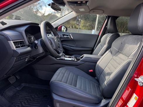 New 2026 Mitsubishi Outlander SE FWD image 14