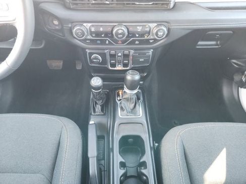 Used 2024 Jeep Wrangler Unlimited Sahara image 11