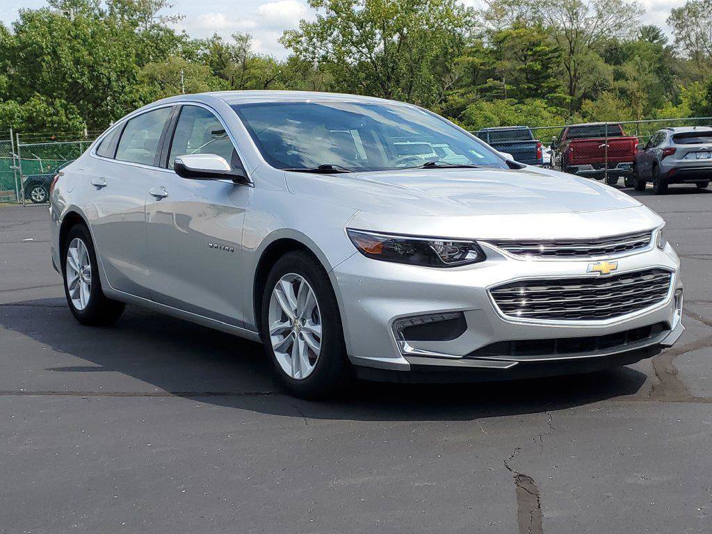 Used 2018 Chevrolet Malibu LT FWD image 2