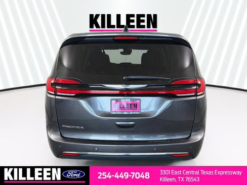 Used 2023 Chrysler Pacifica Touring-L FWD image 8