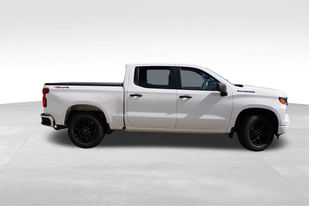 Used 2022 Chevrolet Silverado 1500 Custom w/ LPO, Dark Essentials Package AWD/4WD image 3