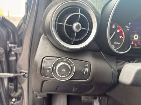 Used 2018 Alfa Romeo Giulia RWD image 13
