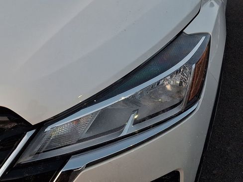 Certified 2024 Nissan Kicks SV image 9