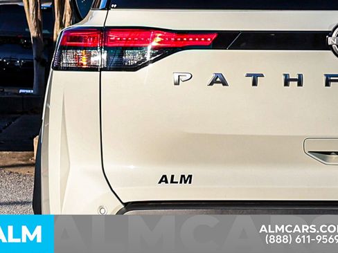 Used 2025 Nissan Pathfinder S image 13