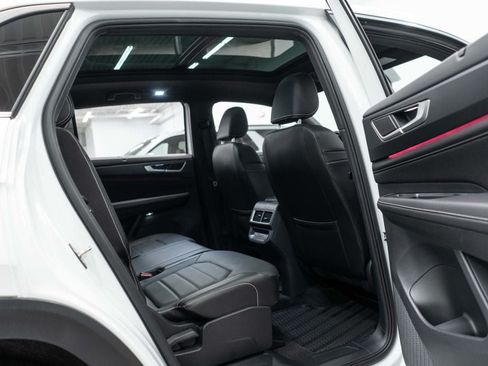 Used 2024 Volkswagen Atlas Cross Sport SEL R-Line AWD/4WD image 11