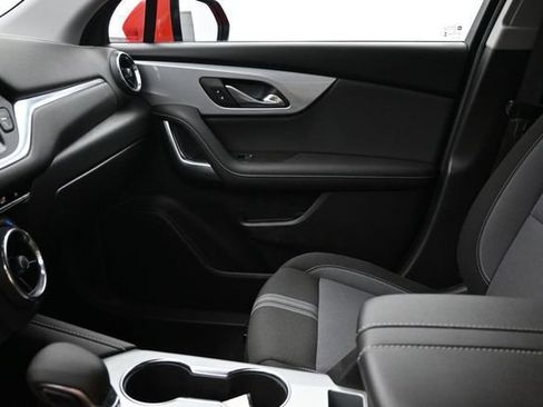 Used 2025 Chevrolet Blazer LT FWD image 13