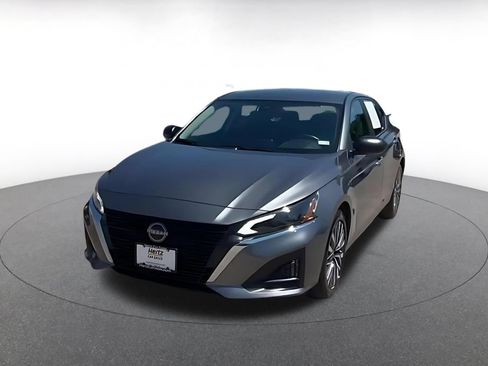 Used 2025 Nissan Altima 2.5 SV FWD image 8