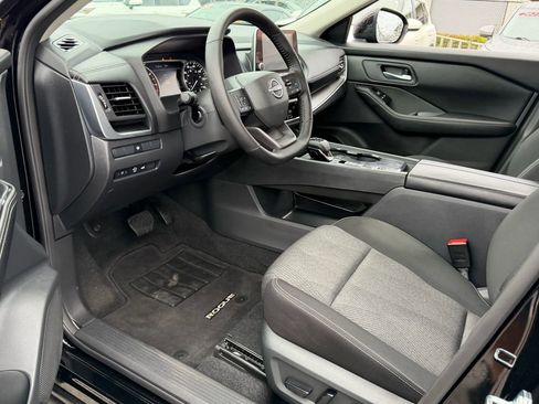Certified 2025 Nissan Rogue SV FWD image 11