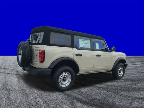 New 2025 Ford Bronco 4-Door image 4