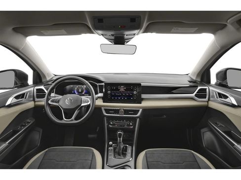 Used 2025 Volkswagen Taos SE AWD/4WD image 5