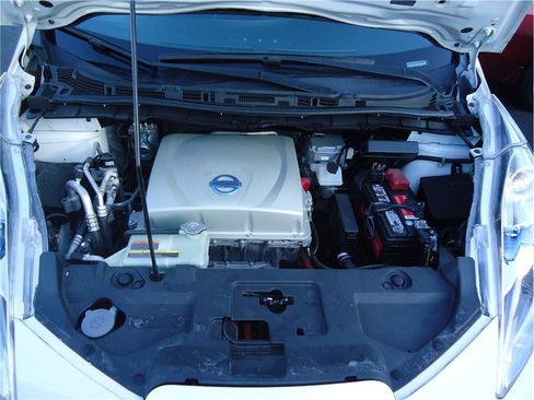 Used 2015 Nissan Leaf SV w/ LED & Quick Charge Package FWD image 32