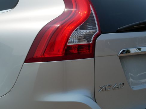 Used 2015 Volvo XC60 T6 w/ Proximity Package AWD/4WD image 17