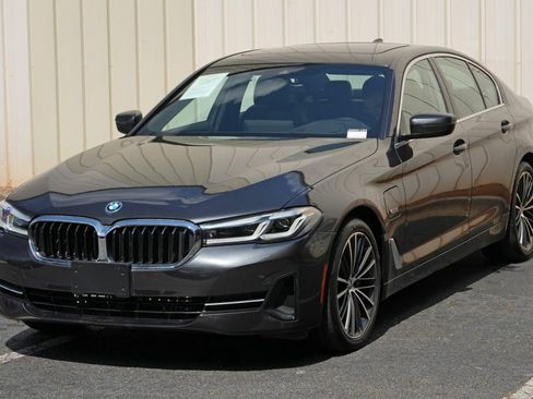 Used 2022 BMW 530e w/ Premium Package RWD image 49
