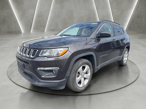 Used 2020 Jeep Compass Latitude w/ Advanced Safety Group FWD image 3