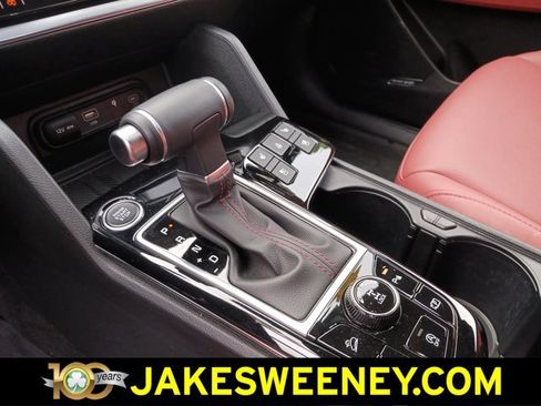 Used 2025 Kia Sportage SX image 25