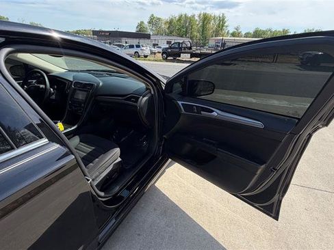 Used 2019 Ford Fusion SE image 20