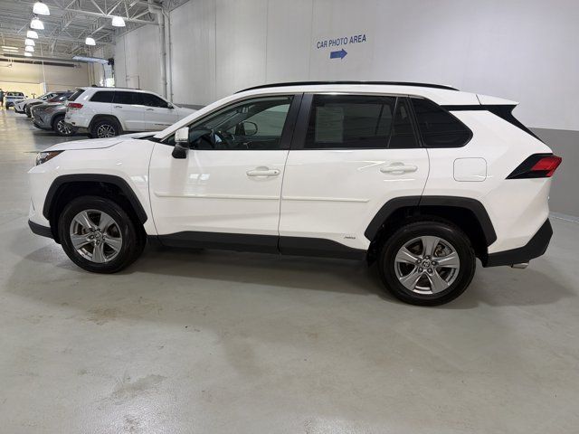 Used 2024 Toyota RAV4 LE AWD/4WD image 5