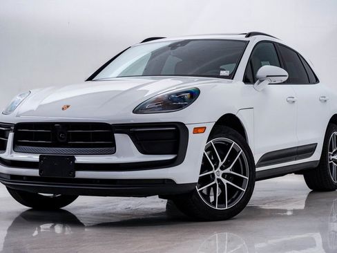 Certified 2025 Porsche Macan AWD/4WD image 1