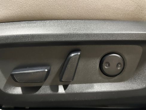 Used 2025 Nissan Rogue SV image 18