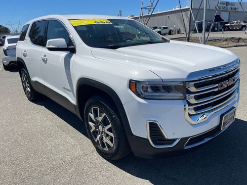 Used 2022 GMC Acadia SLE FWD image 3